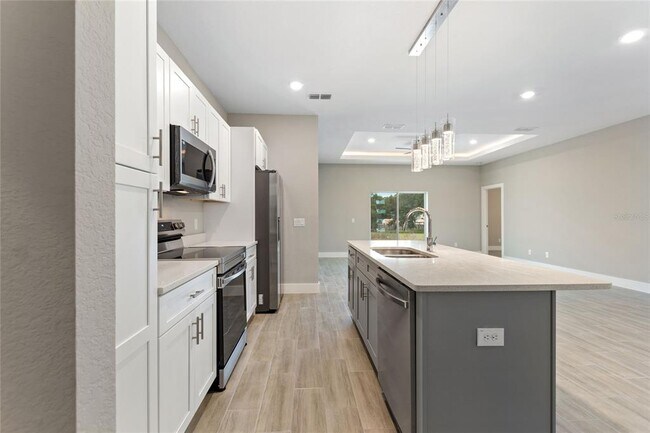Building Photo - 1057 Sabine Pl