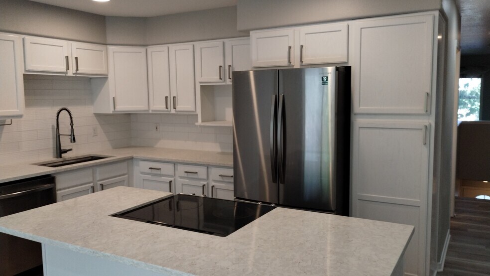 Building Photo - 3322 SW Delaney Pl