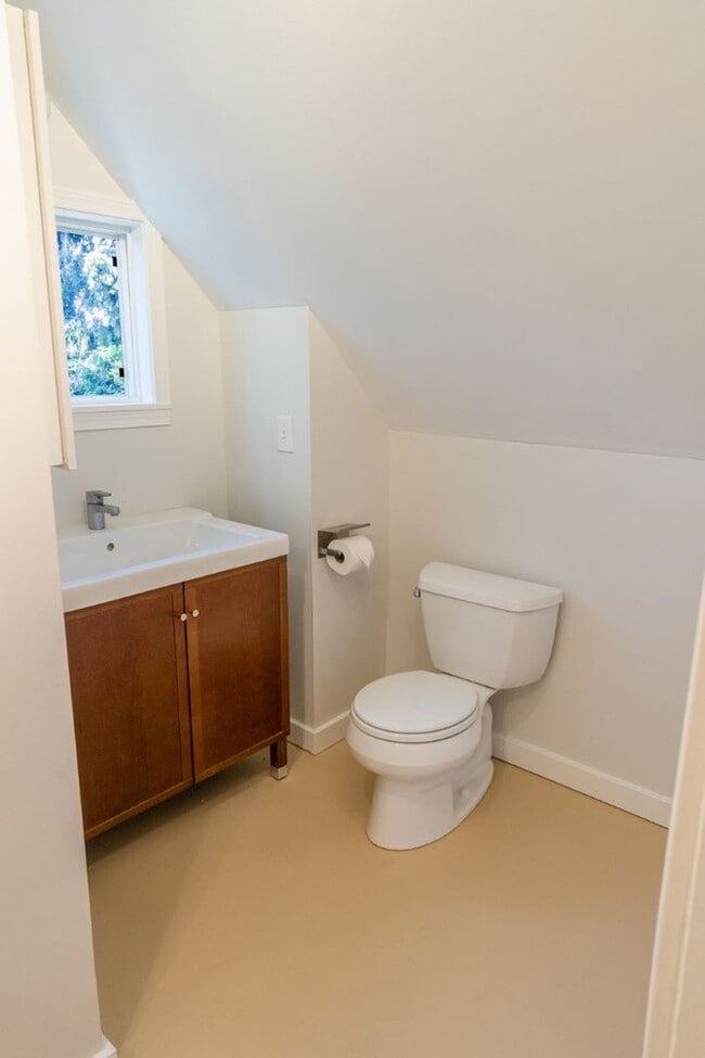 Building Photo - 4Bd/2Ba Seattle House