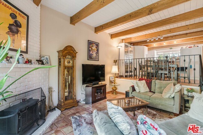 Building Photo - 6249 Green Valley Cir