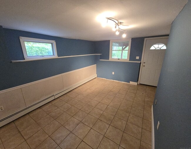 Building Photo - 10 Nutmeg Dr