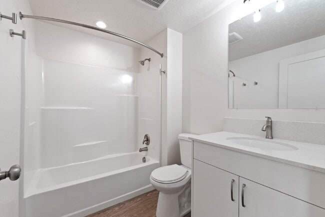 Building Photo - "Discover Comfort & Style: Spacious 3-Bed,...