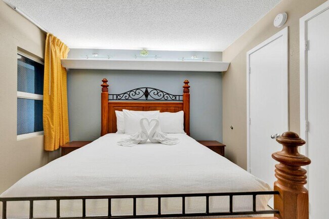 Building Photo - 1700 N Ocean Blvd