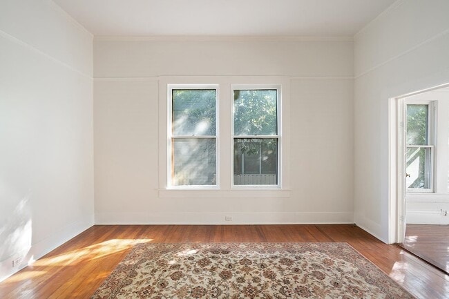 Building Photo - 603 E Losoya St