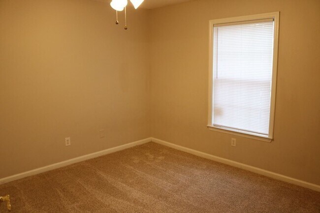 Building Photo - Town House For Rent in Augusta!