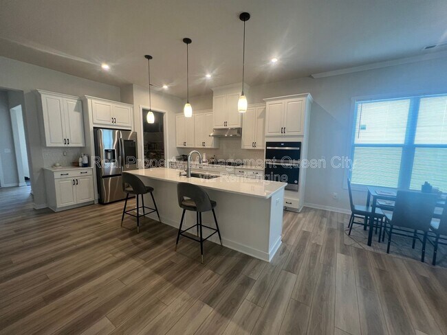 Building Photo - 7111 Wayfarer Dr