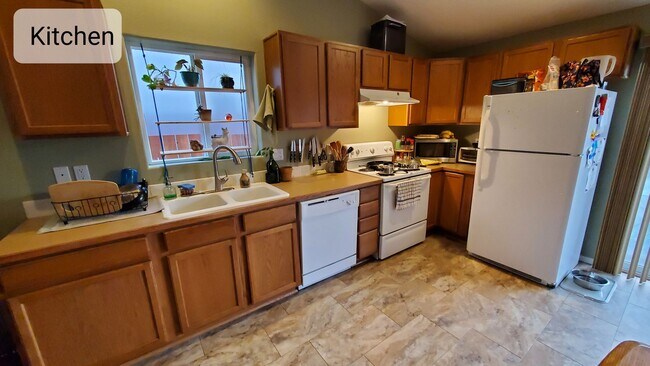 Building Photo - Charming 3 Bed, 2 Bath House with 2 Car Garage, Fenced Backyard and Central AC!