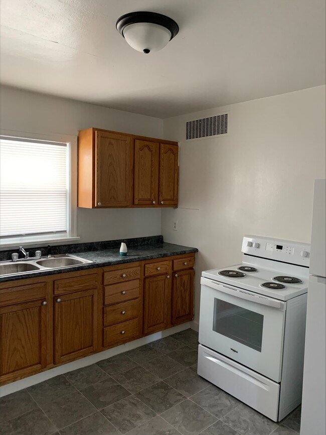 Building Photo - 3110 S Pershing Dr