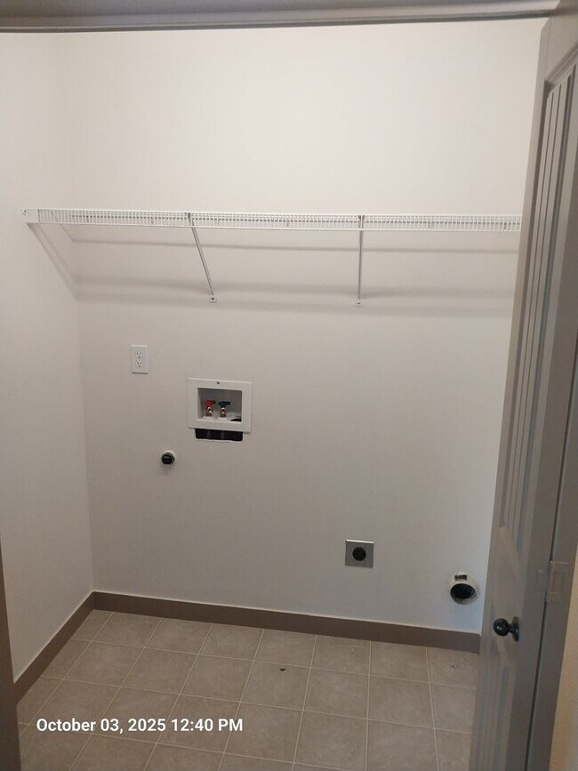 Building Photo - 1116 SE Millright Ave