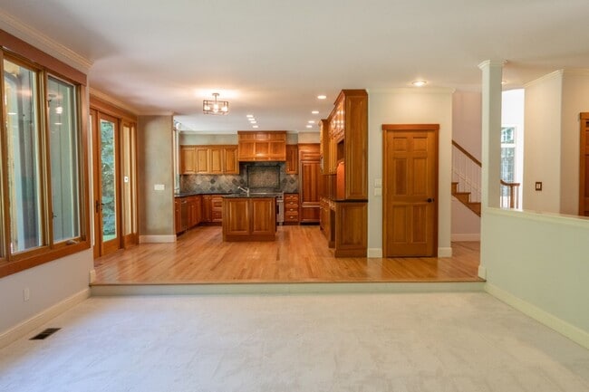Building Photo - 4bd/3.75ba Woodinville Home