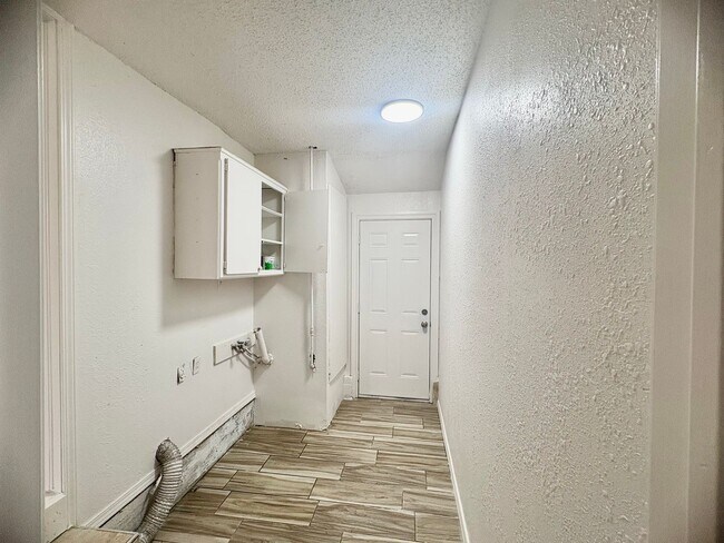 Building Photo - RENT SPECIAL!!!! Three bedroom home in S.W. OKC