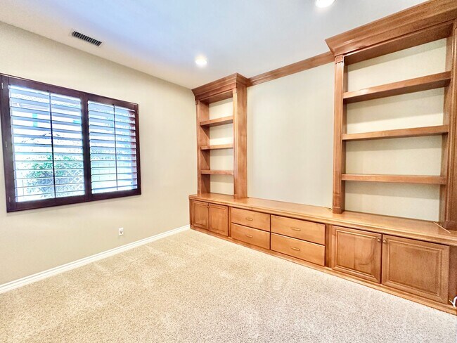 Building Photo - Beautiful Single-Level Custom Home with Serene Backyard Space in the Lovely Peppertree Park Commu...