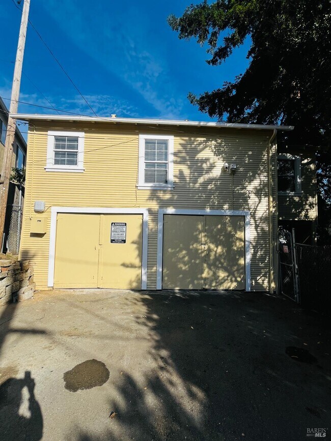 Building Photo - 11 B St