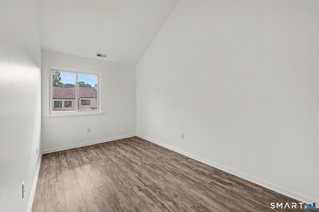 Building Photo - 32 Deer Run