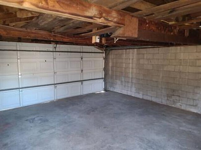 Building Photo - 1538 Longfield Ave