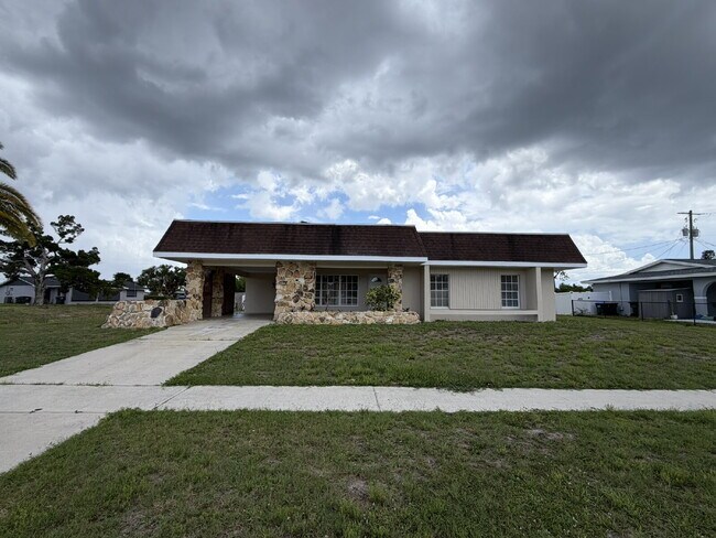 Building Photo - "Charming 3-Bedroom with 2 Full Baths in North Port"