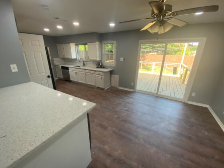 Building Photo - 309 Dover Dr