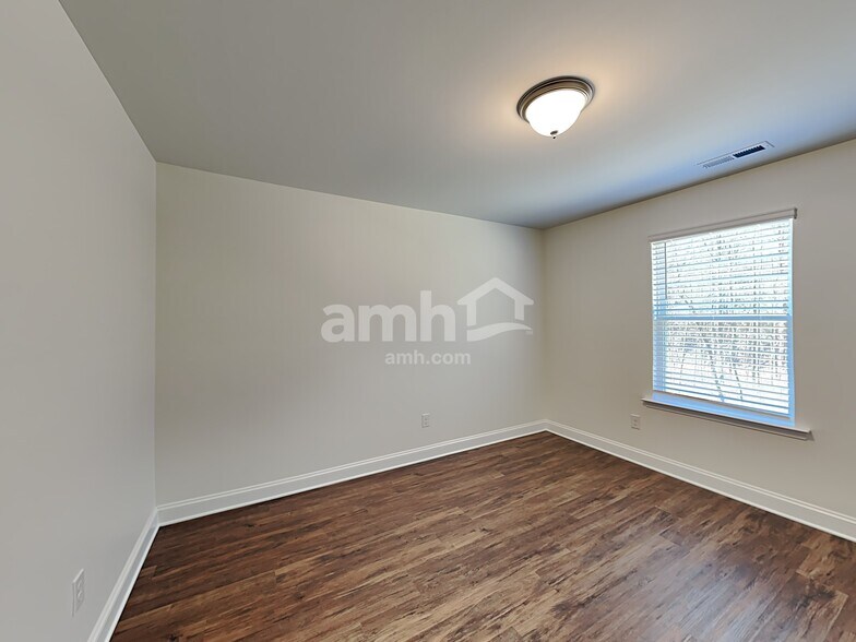 Building Photo - 7112 Garrett Ct