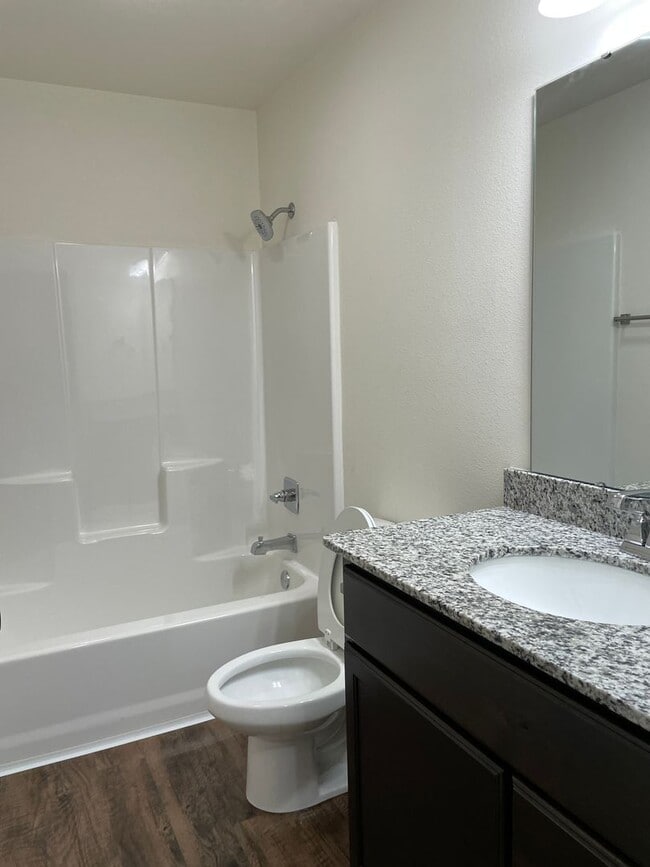 Building Photo - COMING SOON: 3BR/2BA Home in Nice Neighborhood in Webb City, MO.