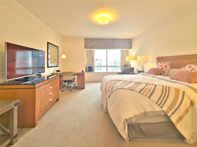 Building Photo - 1435 Brickell Ave