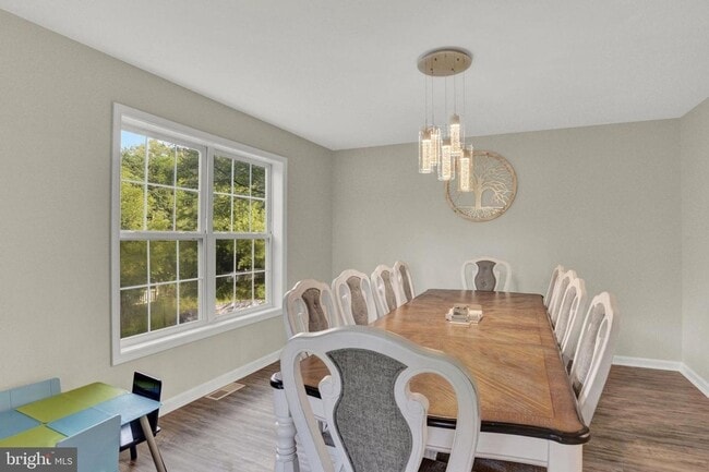 Building Photo - Spacious 4BR House in Lewisberry