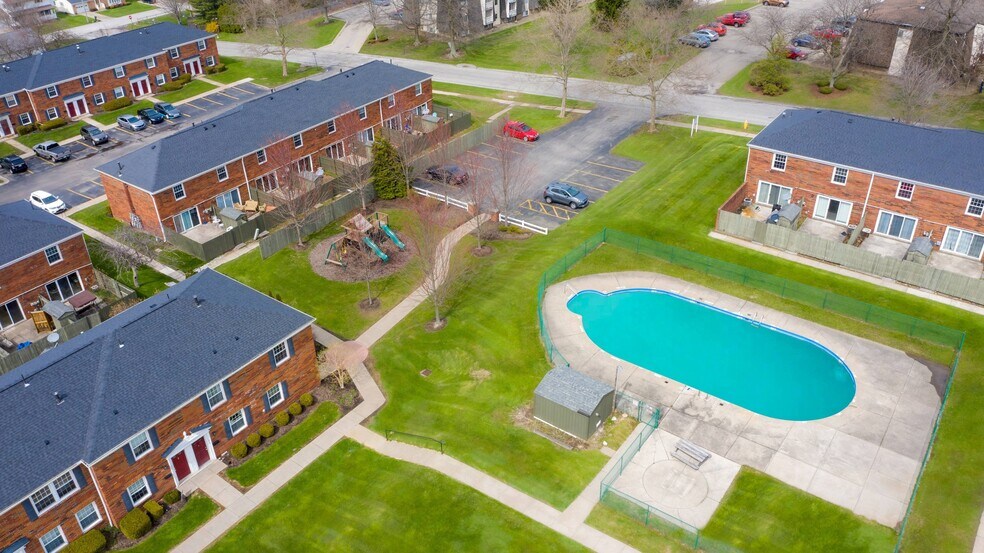 Pool area - Carriage Hill Erie
