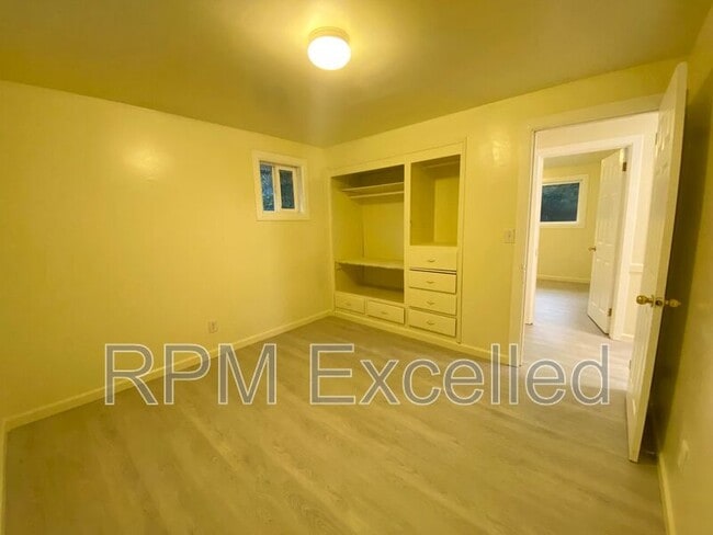 Building Photo - 3216 S 208th St