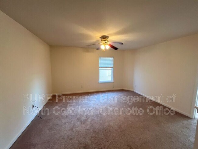 Building Photo - 4803 Sunburst Ln