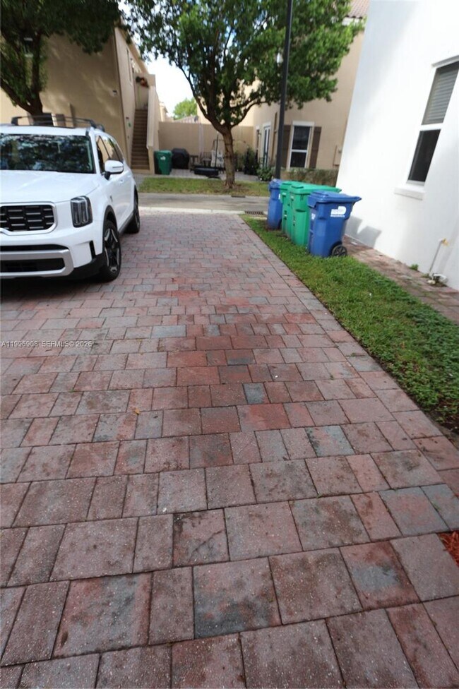 Building Photo - 9540 SW 169th Pl