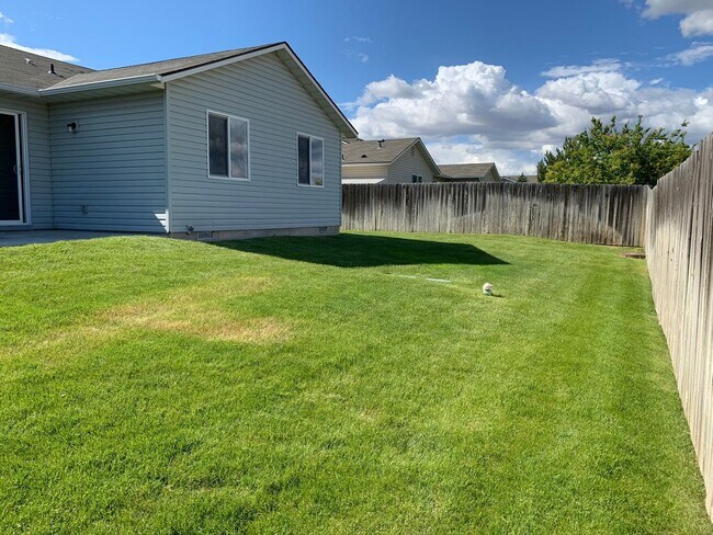 Building Photo - Adorable 3 bed 2 bath home in a quite Cald...