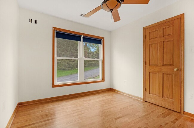 Building Photo - 505 4th