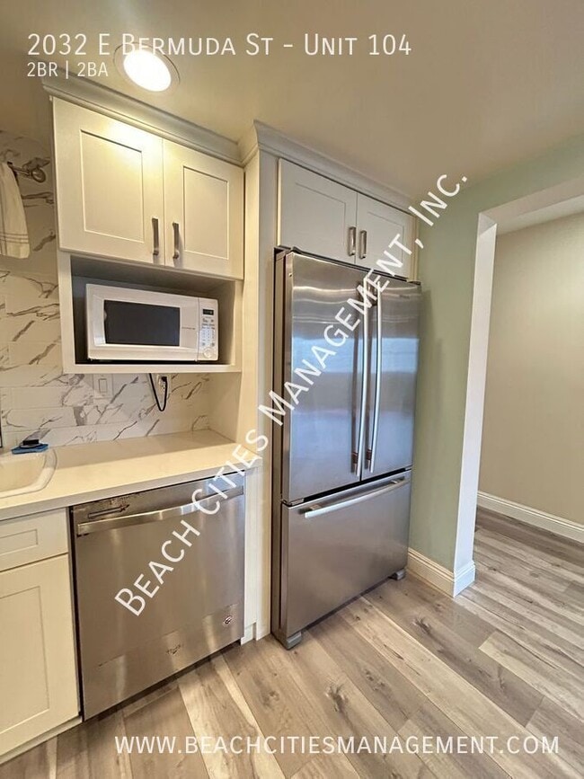 Building Photo - 2032 E Bermuda St