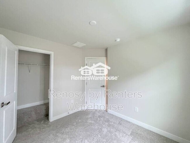 Building Photo - 202 Reid's Pl Dr