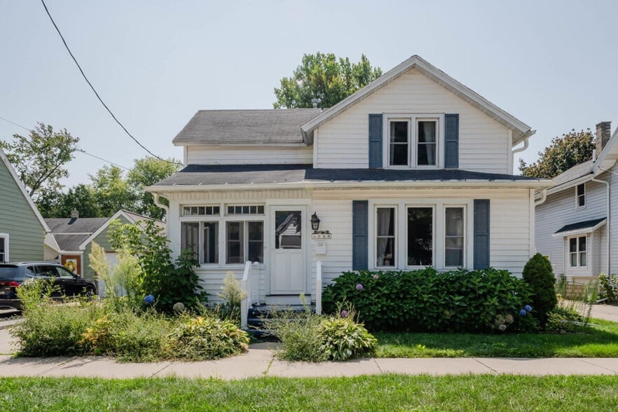 Building Photo - 839 E Franklin St