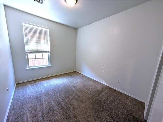 Building Photo - 643 Sisken Ct