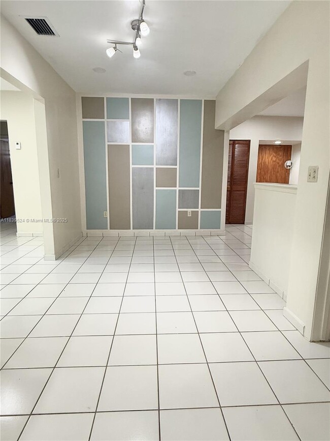 Building Photo - 5760 SW 55th St