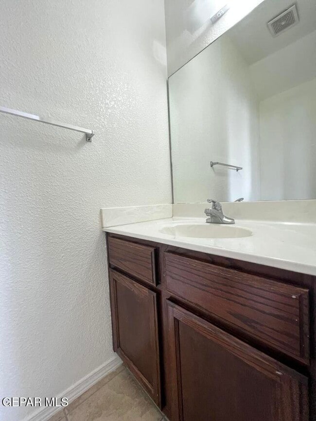 Building Photo - 5913 Cielo De Oro Pl
