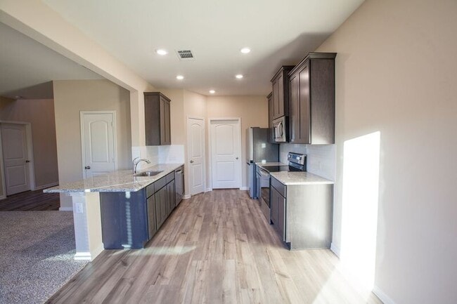 Building Photo - 1917 Dahlia Way