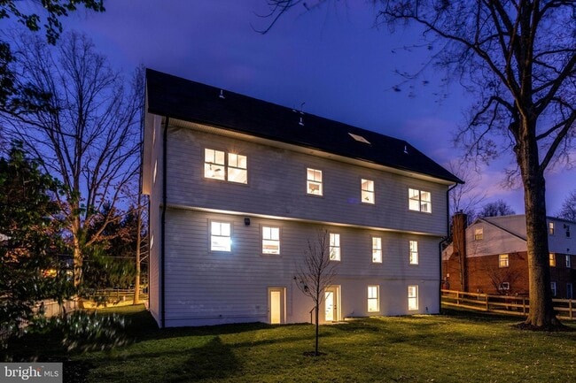 Building Photo - 6535 Mulroy St