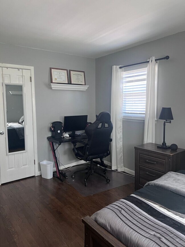 Building Photo - 724 Anna Pl