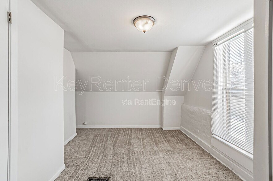 Building Photo - 2033 1/2 Clayton Street