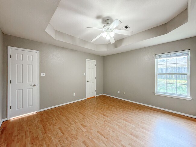 Building Photo - 604 Chateau Dr