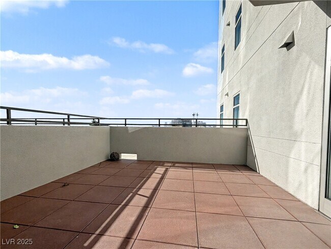 Building Photo - 150 S Las Vegas Blvd