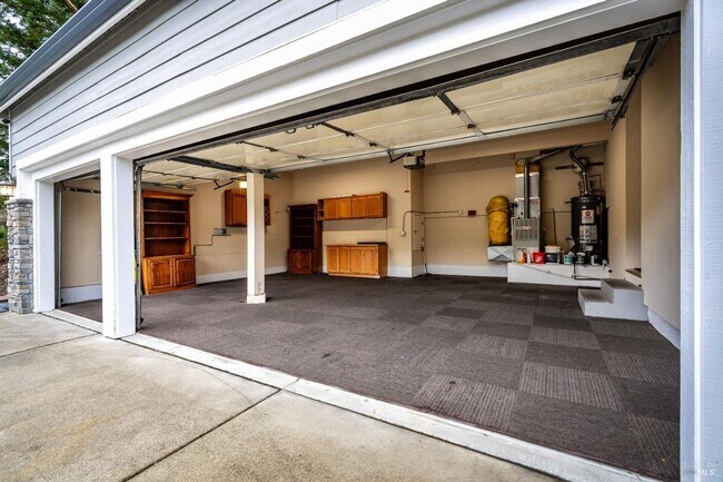 Building Photo - Luxury Living in Fountaingrove