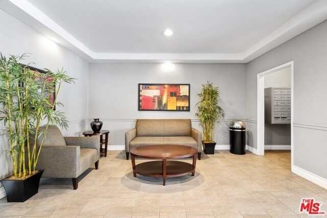 Lobby - 1250 N Kings Rd