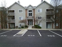 Building Photo - 460 Lakeview Dr