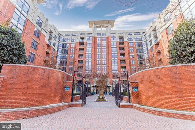 Building Photo - 1021 N Garfield St