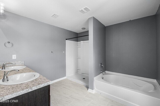 Building Photo - 7119 Riverbrooke St