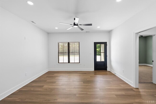 Building Photo - 45 Savage Dr