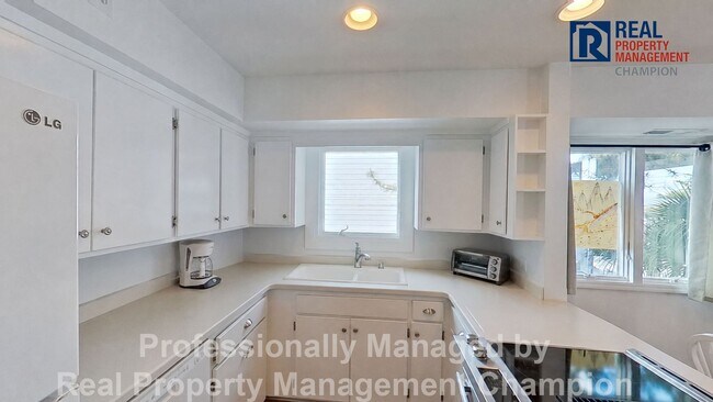 Building Photo - 120 S Lumina Ave